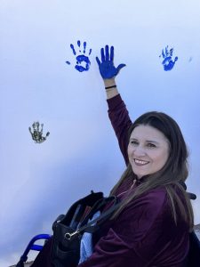 CON MURAL CELEBRAN ACTIVIDAD INCLUSIVA NIÑAS Y NIÑOS