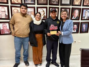 Con el firme compromiso de impulsar el deporte y apoyar el desarrollo de las y los jóvenes, la presidenta municipal Janeth García Mazón brindó su respaldo a los jóvenes deportistas