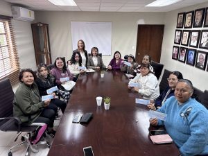 Entrega Janeth García apoyos del programa “Beca Terapias”